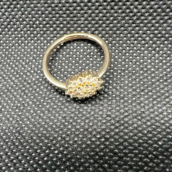 🆕 Golden flower ring 💛 - Picture 7 of 7